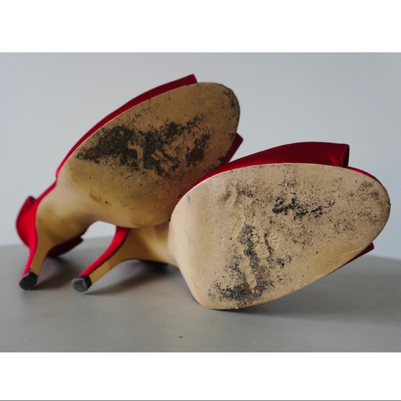 RED SATIN HEELS - Picture 3 of 9